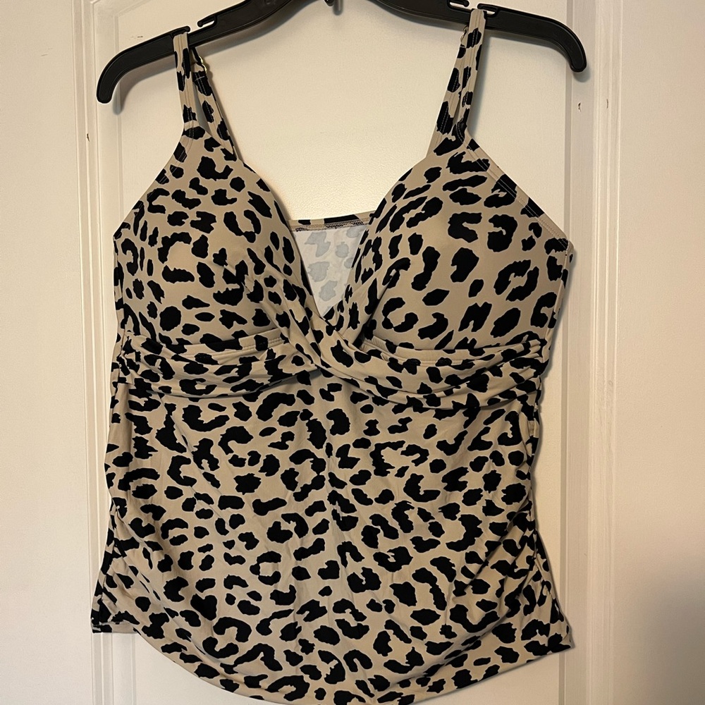 Kohl’s Tankini Top Leopard with Padding / 1X / Brand is “Freshwater”